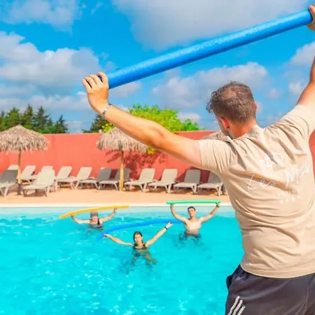 Avec Clim - 6 Pers. - Api-1-52-2763 Camping