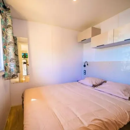 Camping Avec Clim - 6 Pers. - Api-1-52-2763